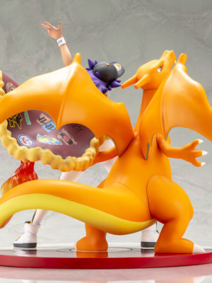 Figura Leon Lionel Charizard Pokemon Center Chile