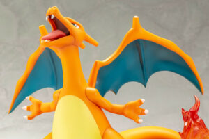 Figura Leon Lionel Charizard Pokemon Center Chile