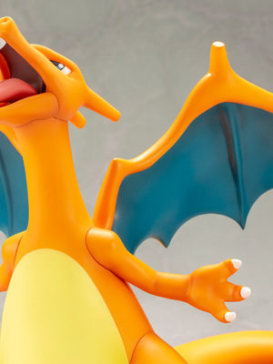 Figura Leon Lionel Charizard Pokemon Center Chile