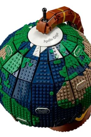 LEGO The Globe 21332