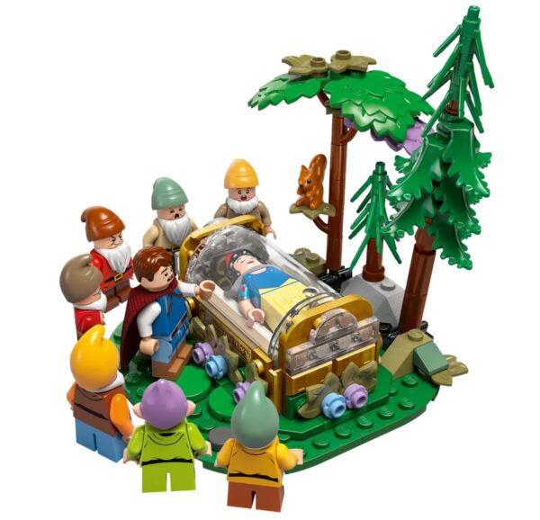 Comprar tiendalego Chile LEGO DISNEY Cabaña de Blancanieves y los Siete Enanitos 43242