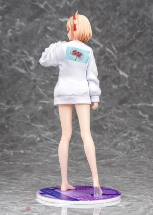 Figura Chisato Nishikigi: Oversized Sweatshirt Ver. 1/7 Lycoris Recoil Phat Company Tienda Figuras Anime Chile