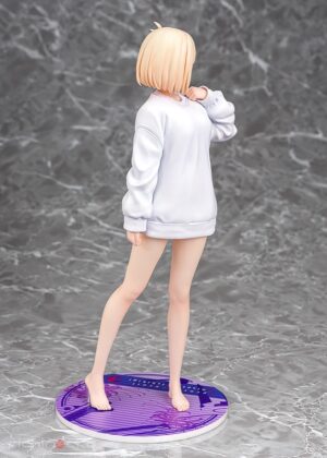 Figura Chisato Nishikigi: Oversized Sweatshirt Ver. 1/7 Lycoris Recoil Phat Company Tienda Figuras Anime Chile