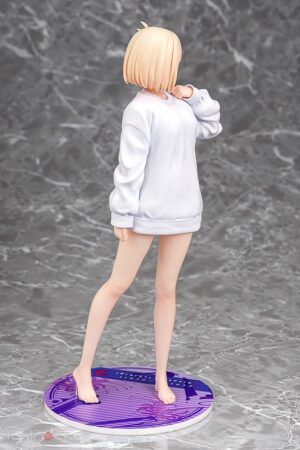 Figura Chisato Nishikigi: Oversized Sweatshirt Ver. 1/7 Lycoris Recoil Phat Company Tienda Figuras Anime Chile