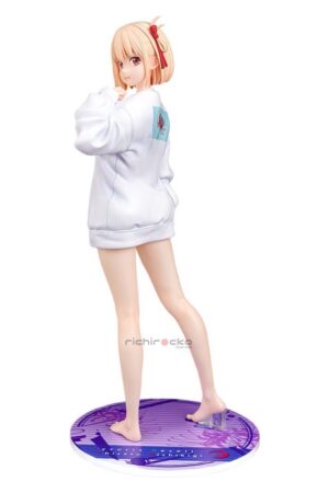 Figura Chisato Nishikigi: Oversized Sweatshirt Ver. 1/7 Lycoris Recoil Phat Company Tienda Figuras Anime Chile